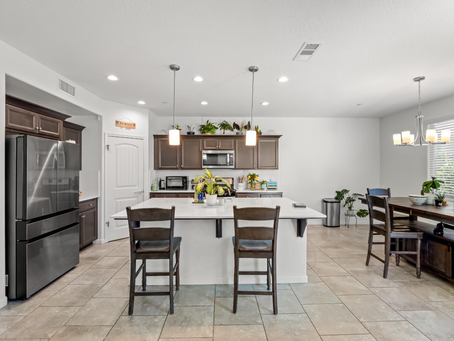 4225 N Sandrini Ave, Fresno, CA 93723