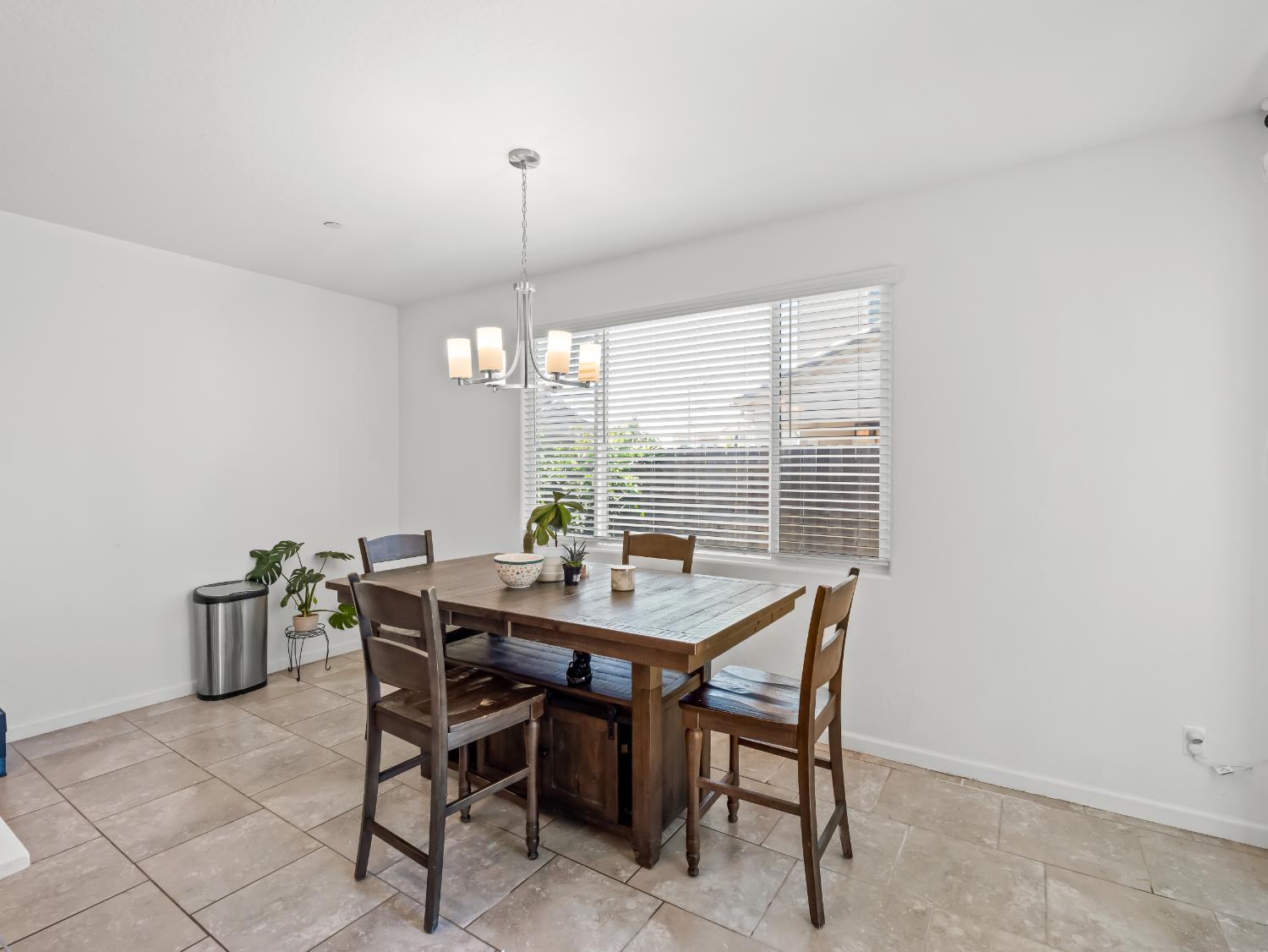 4225 N Sandrini Ave, Fresno, CA 93723