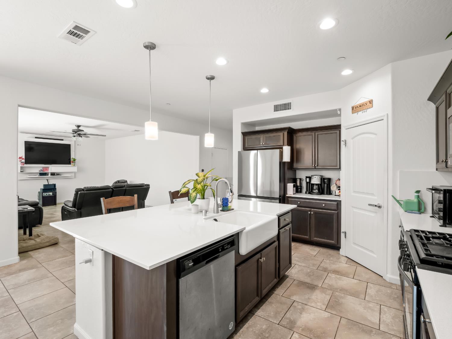 4225 N Sandrini Ave, Fresno, CA 93723