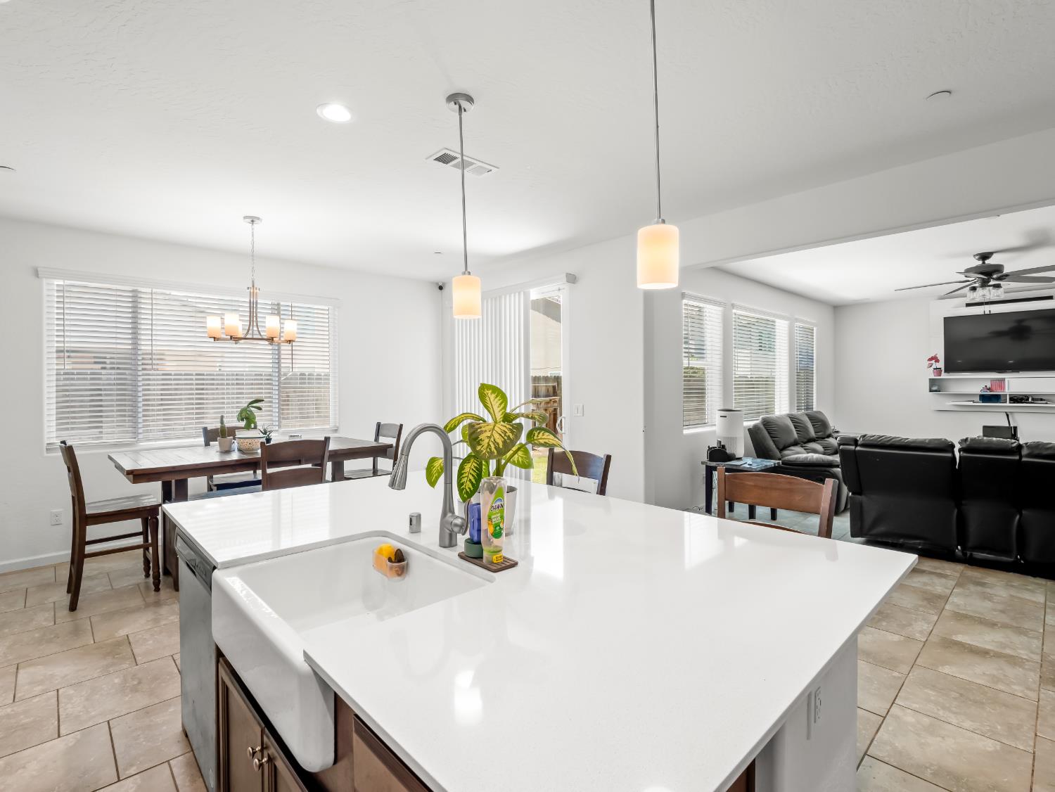 4225 N Sandrini Ave, Fresno, CA 93723