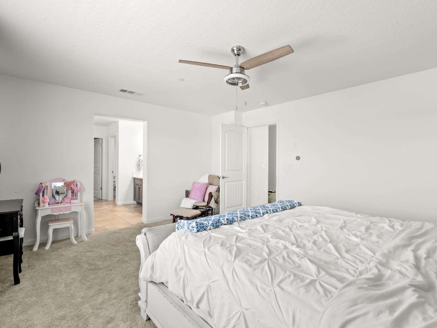 4225 N Sandrini Ave, Fresno, CA 93723
