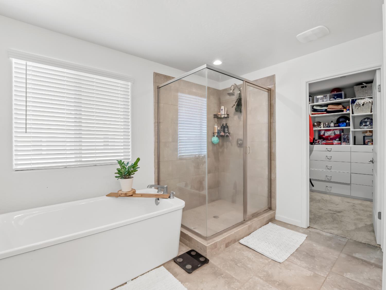 4225 N Sandrini Ave, Fresno, CA 93723