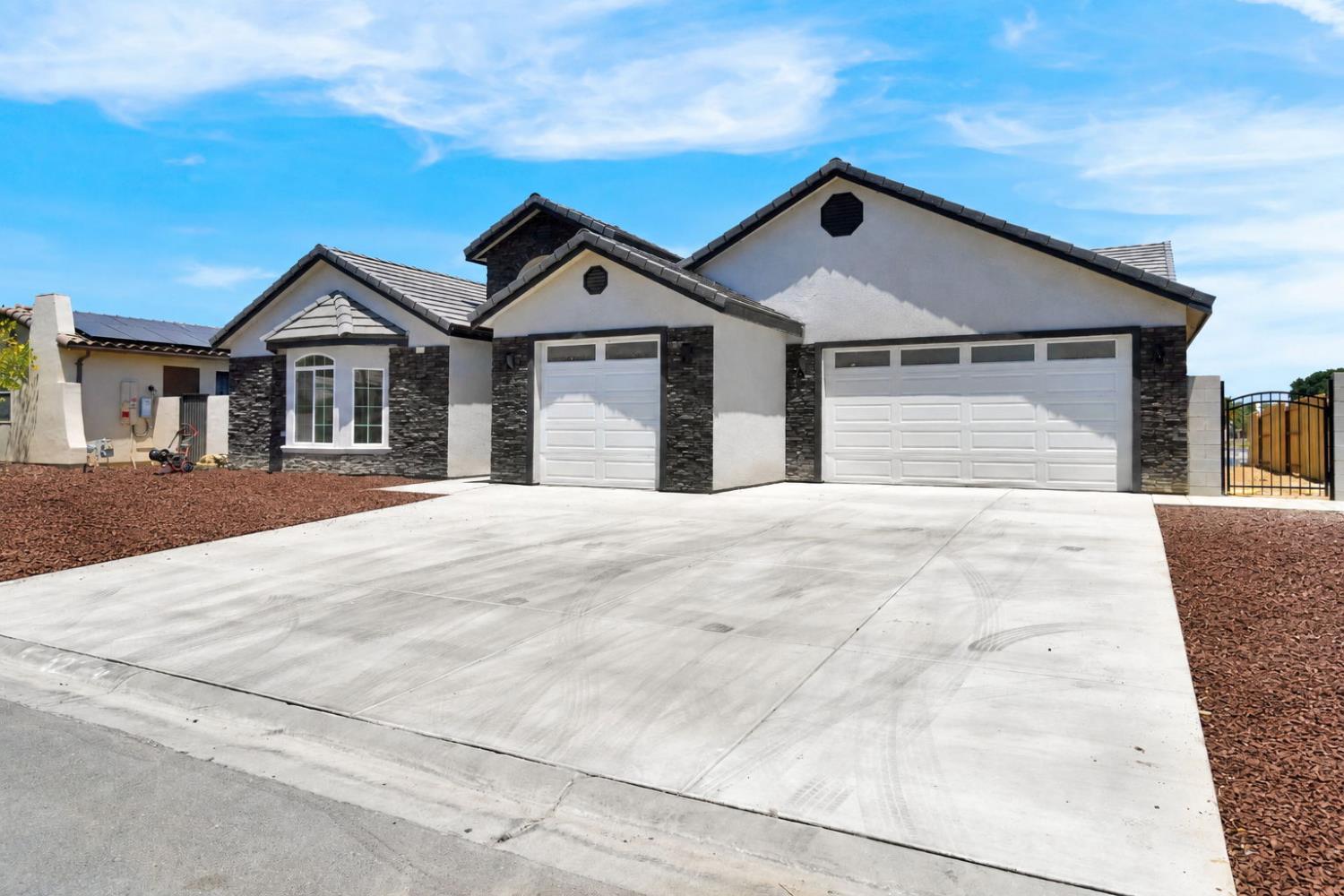 8215 LAKE SHORE DRIVE, Chowchilla, CA 93610