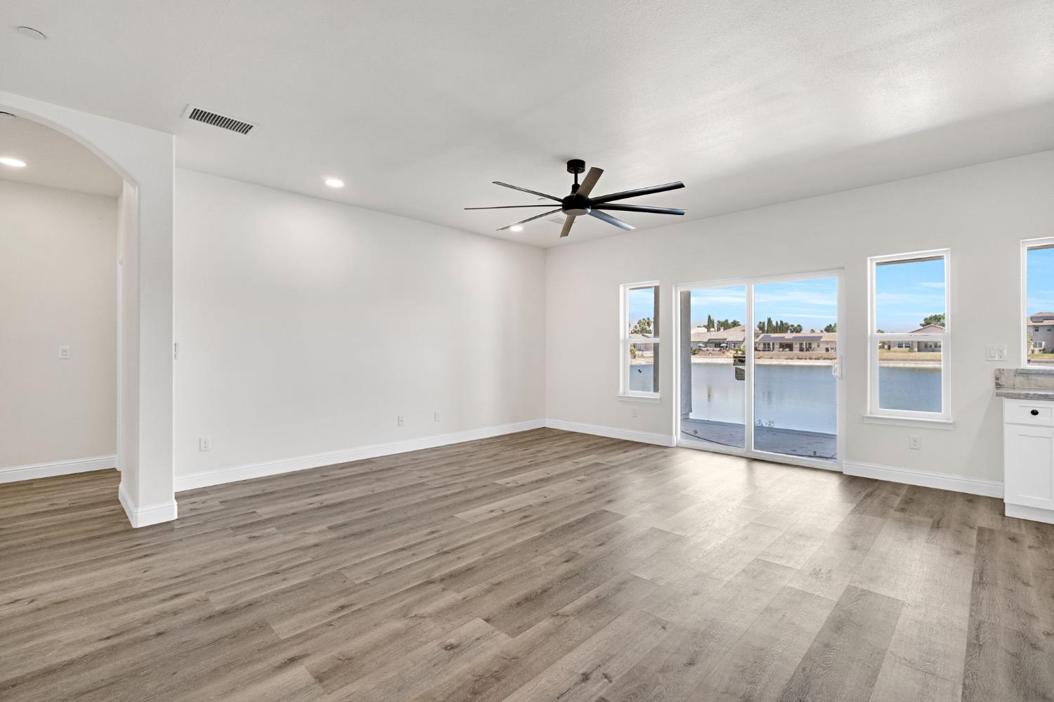 8215 LAKE SHORE DRIVE, Chowchilla, CA 93610