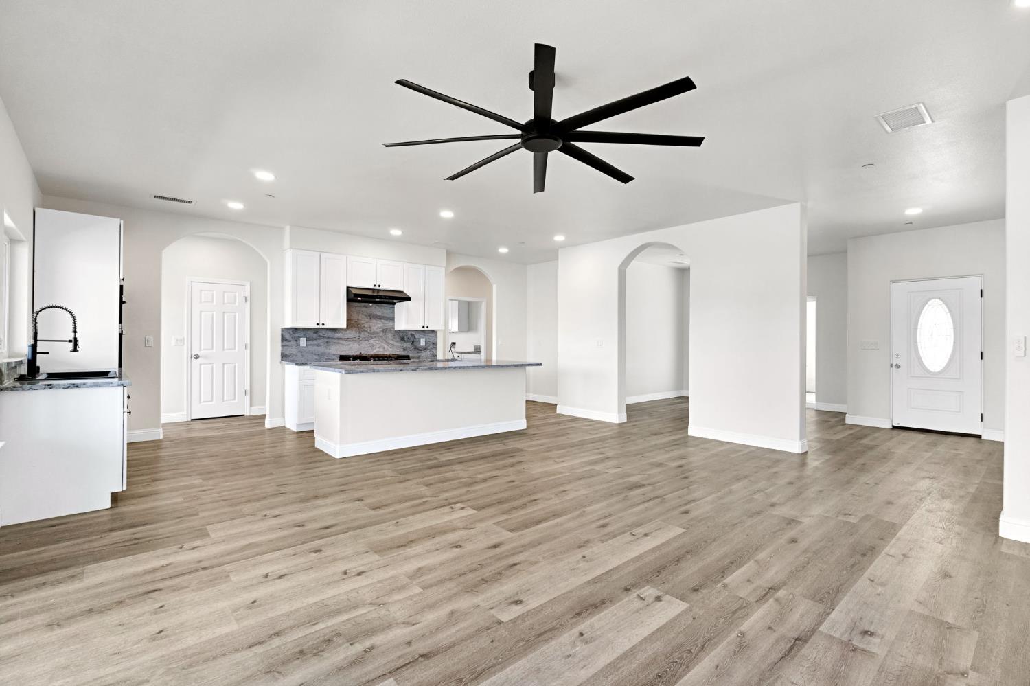 8215 LAKE SHORE DRIVE, Chowchilla, CA 93610
