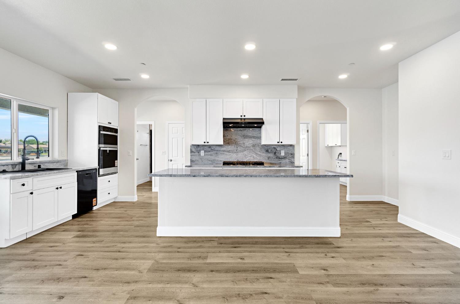 8215 LAKE SHORE DRIVE, Chowchilla, CA 93610