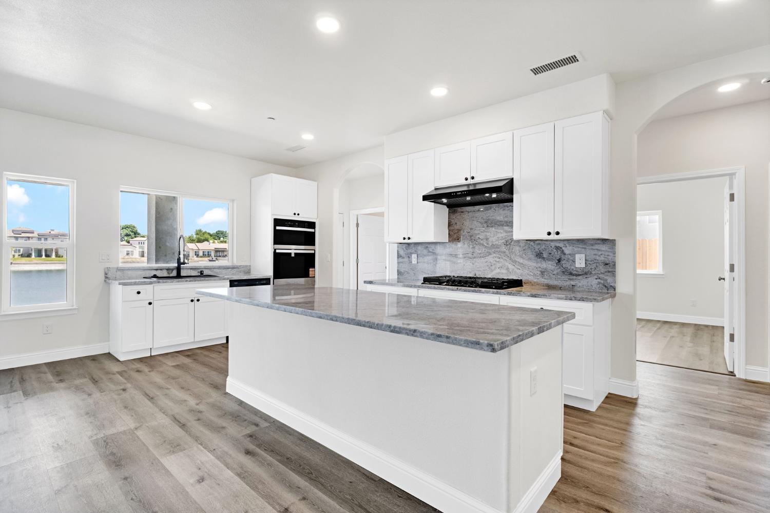 8215 LAKE SHORE DRIVE, Chowchilla, CA 93610