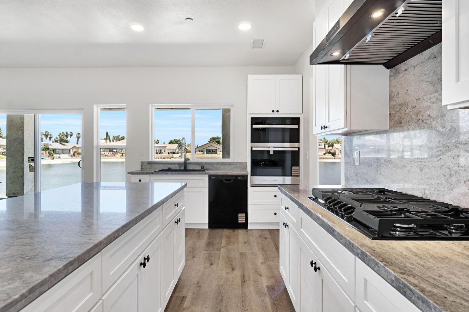 8215 LAKE SHORE DRIVE, Chowchilla, CA 93610