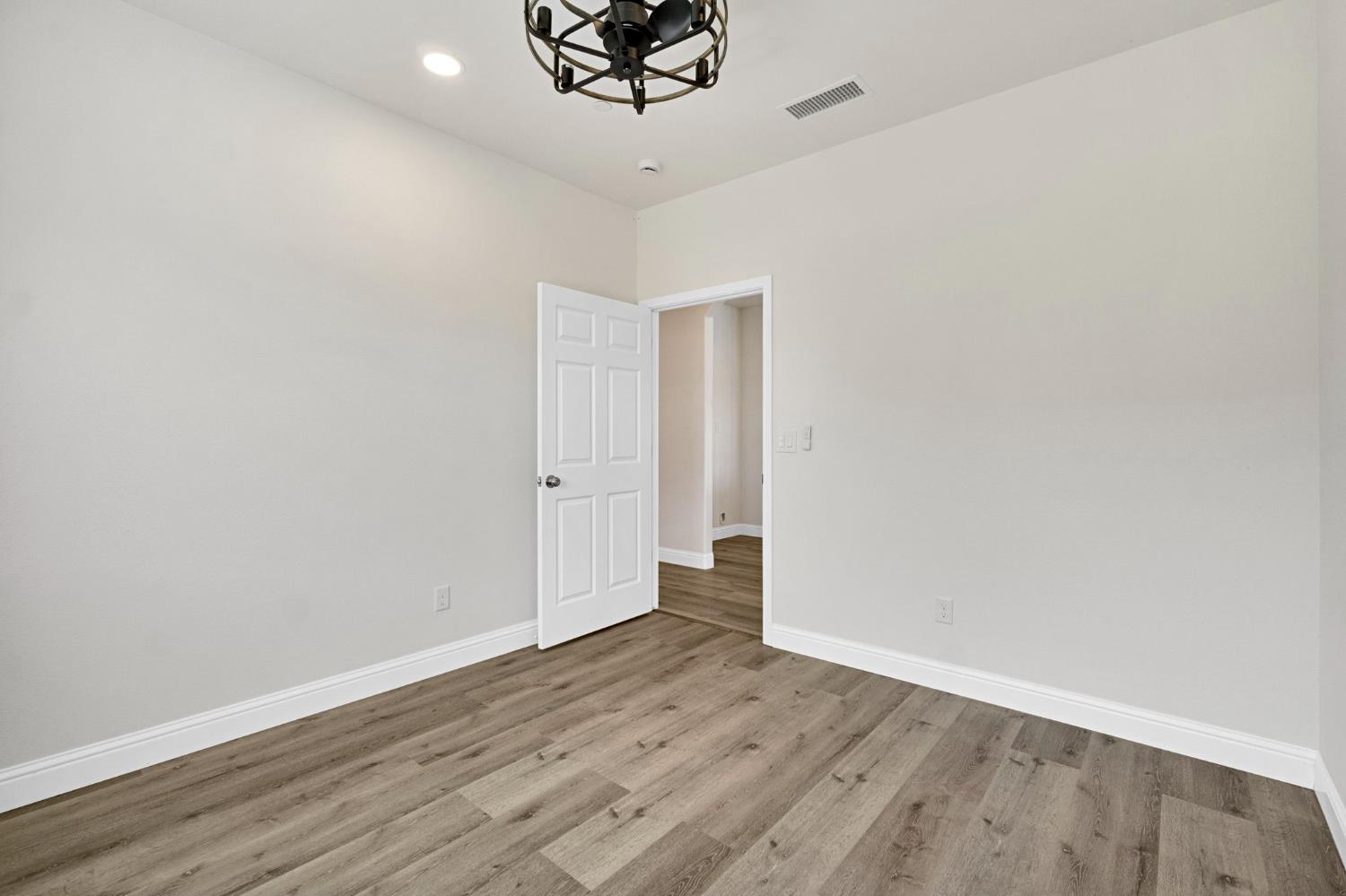 8215 LAKE SHORE DRIVE, Chowchilla, CA 93610