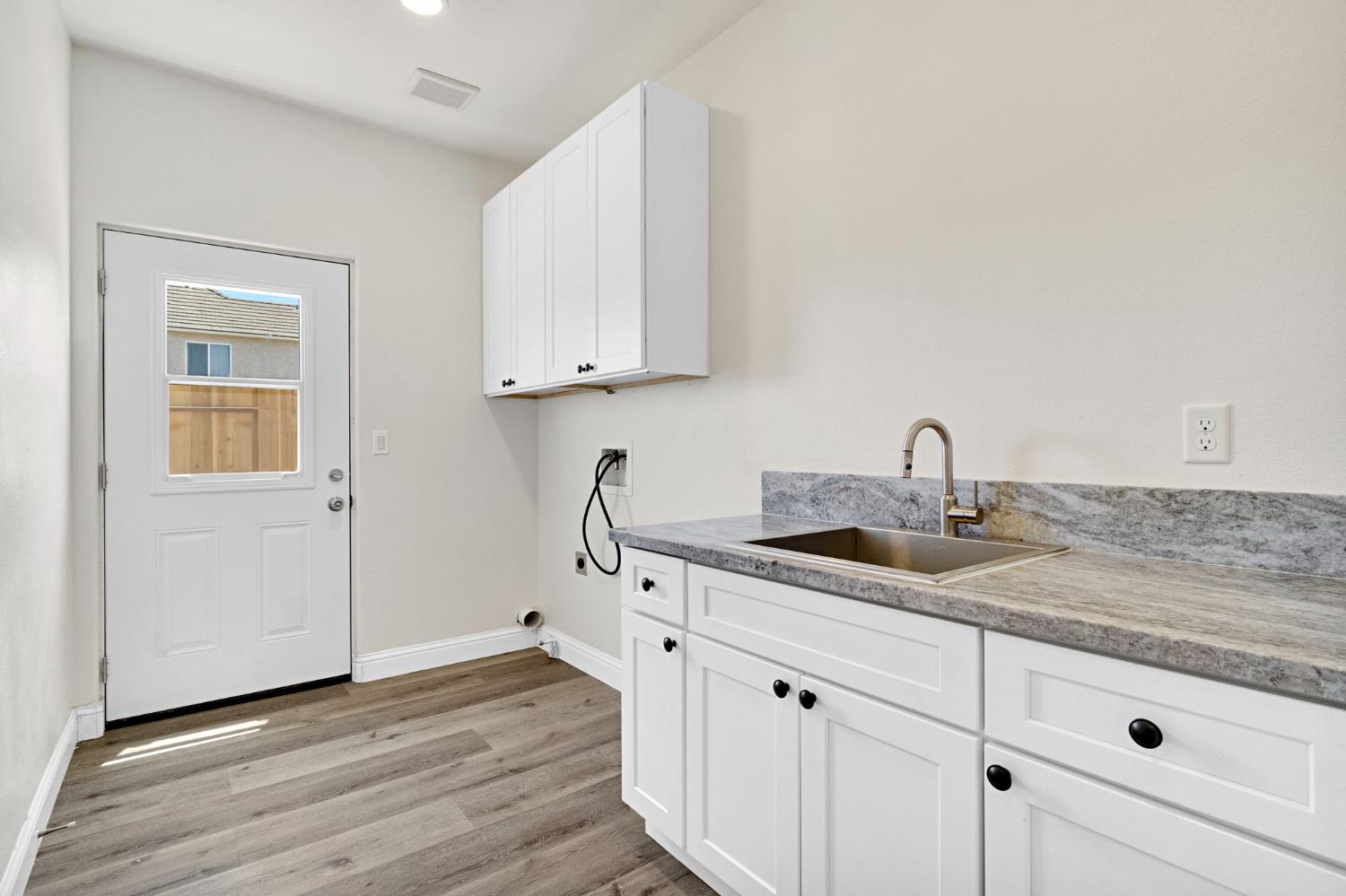 8215 LAKE SHORE DRIVE, Chowchilla, CA 93610