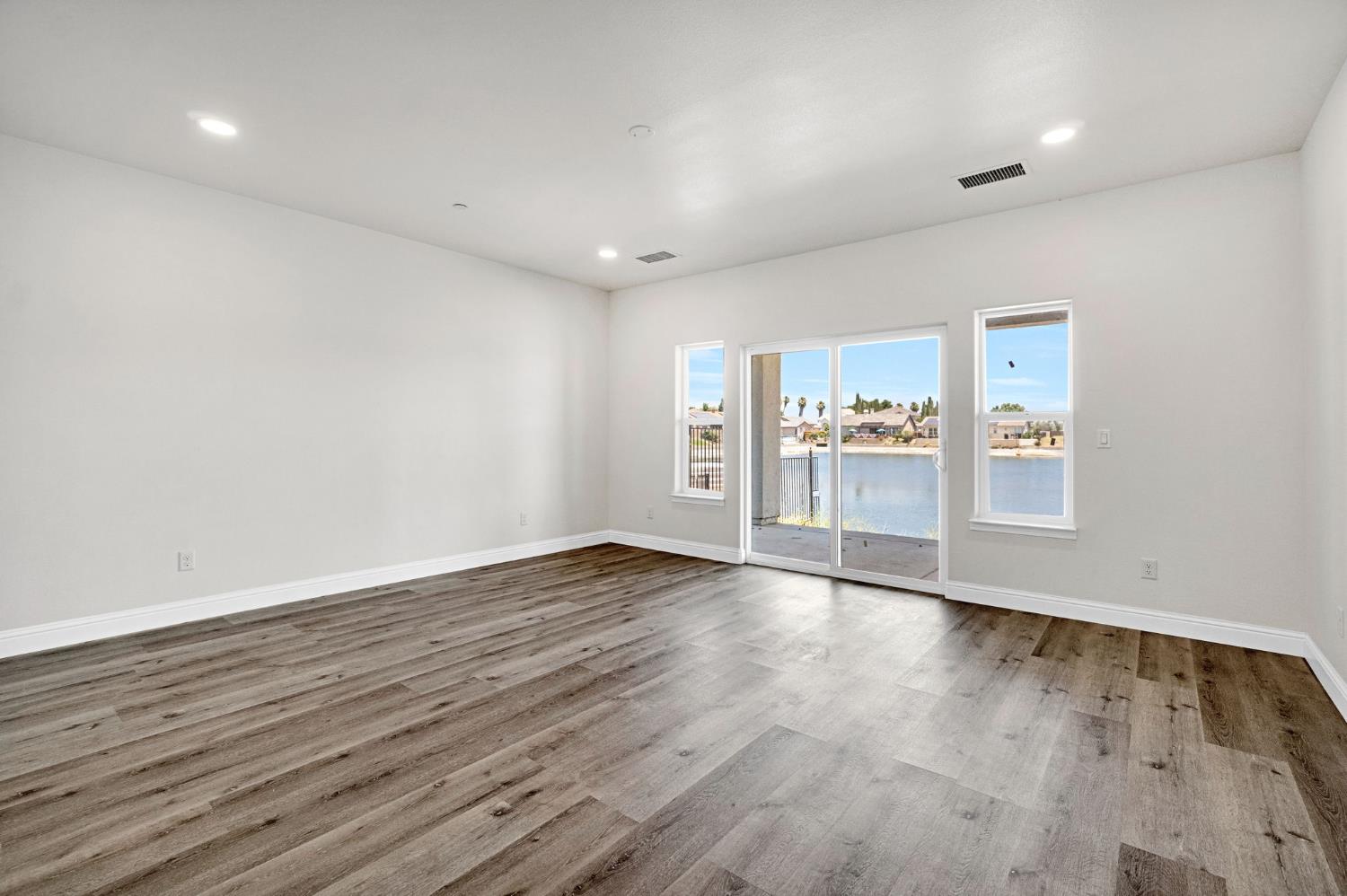 8215 LAKE SHORE DRIVE, Chowchilla, CA 93610