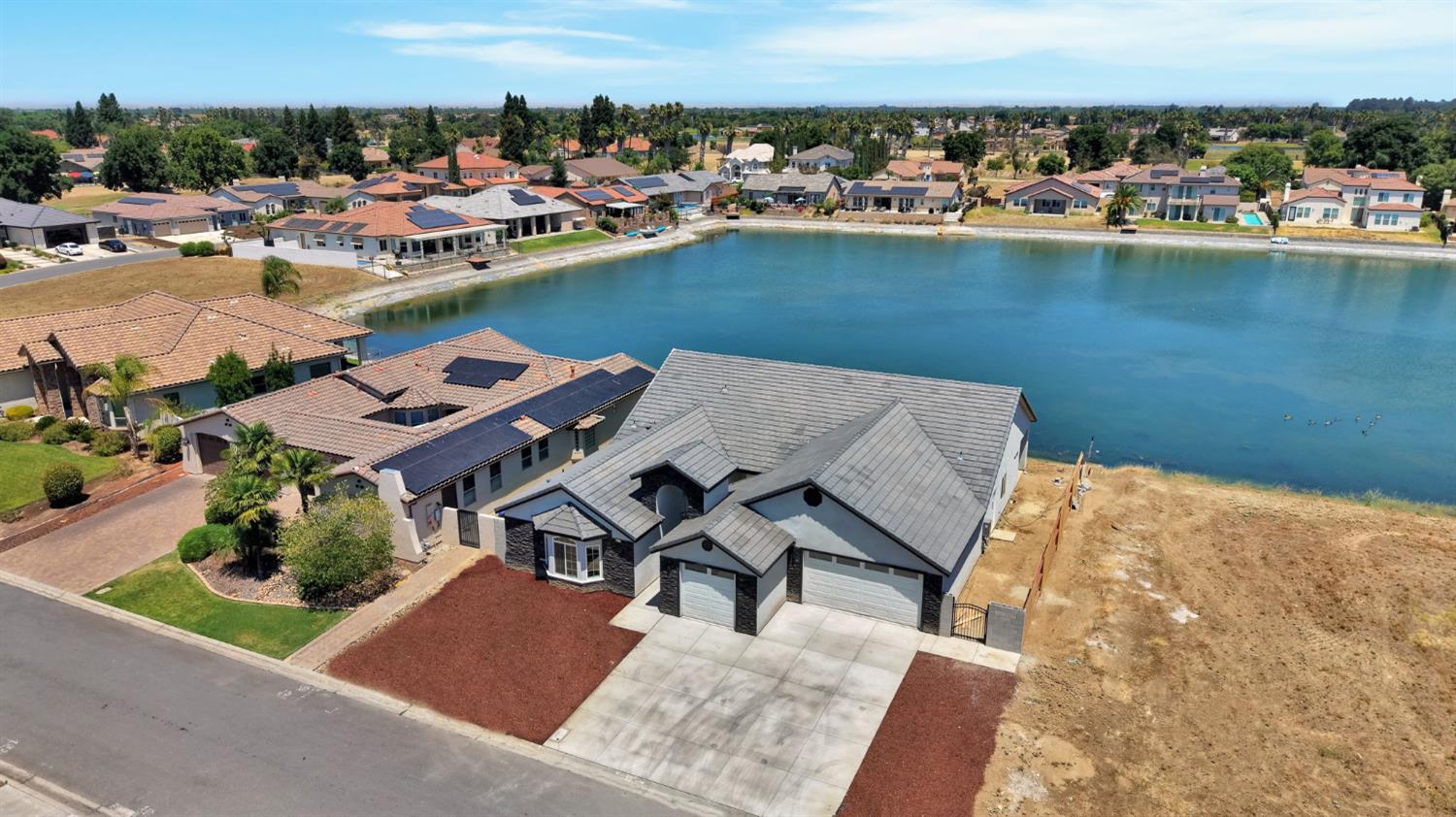 8215 LAKE SHORE DRIVE, Chowchilla, CA 93610