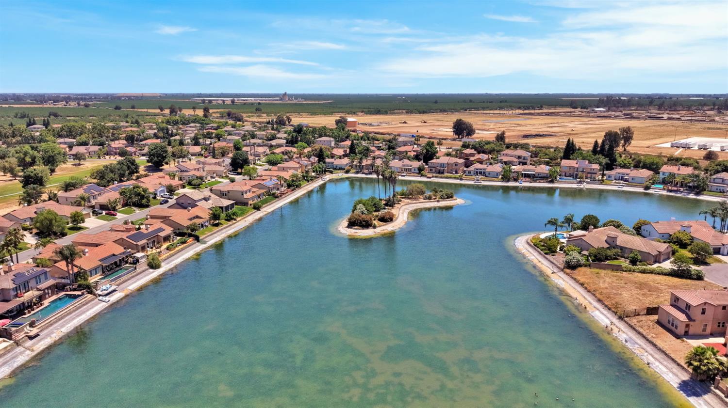 8215 LAKE SHORE DRIVE, Chowchilla, CA 93610