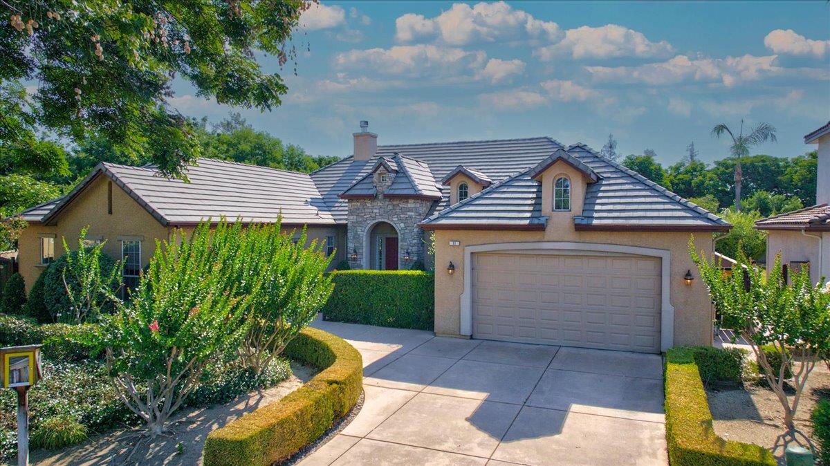 11 W Jordan Ave, Clovis, CA 93611