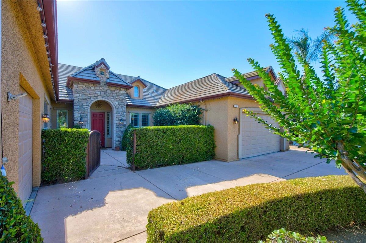 11 W Jordan Ave, Clovis, CA 93611
