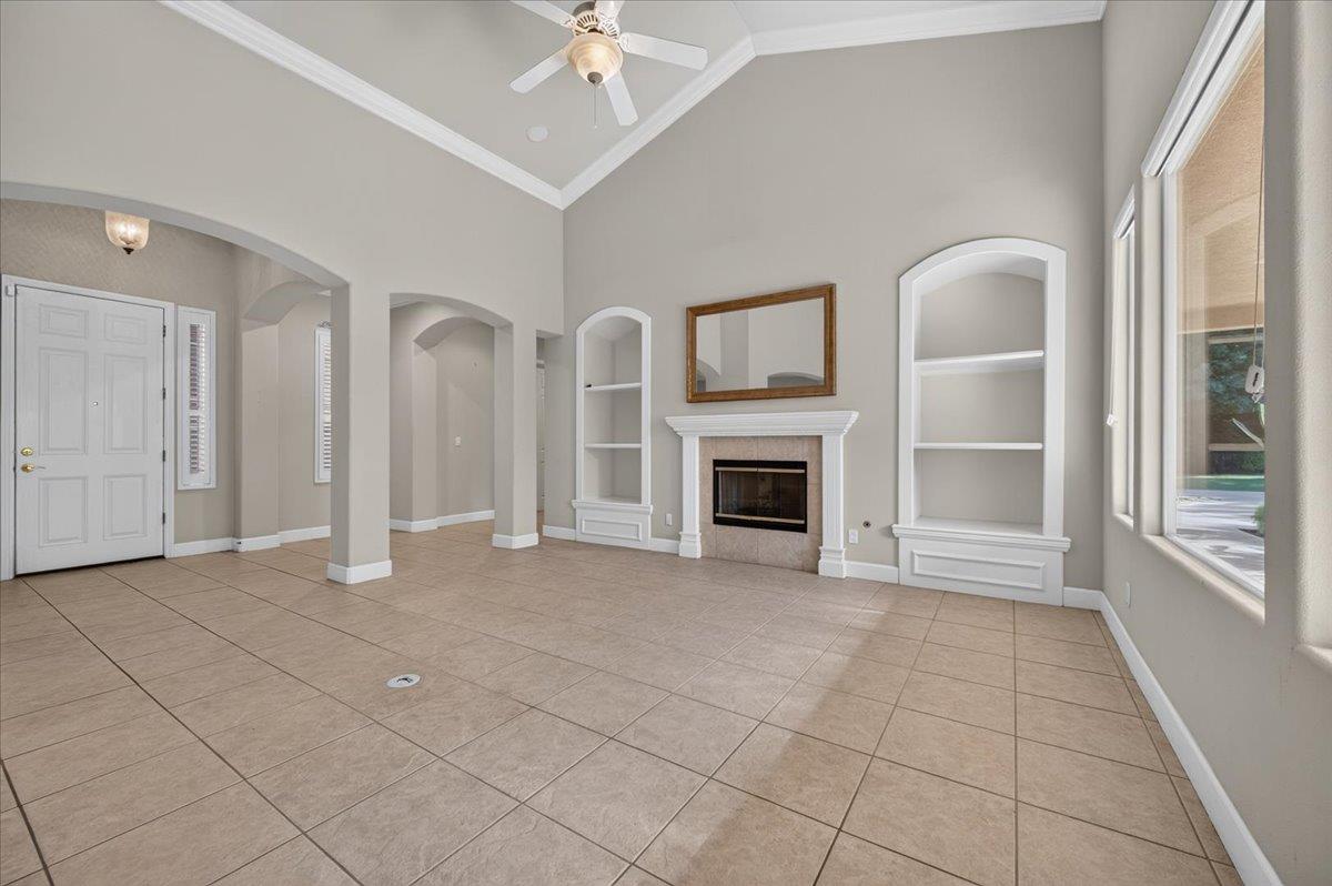 11 W Jordan Ave, Clovis, CA 93611