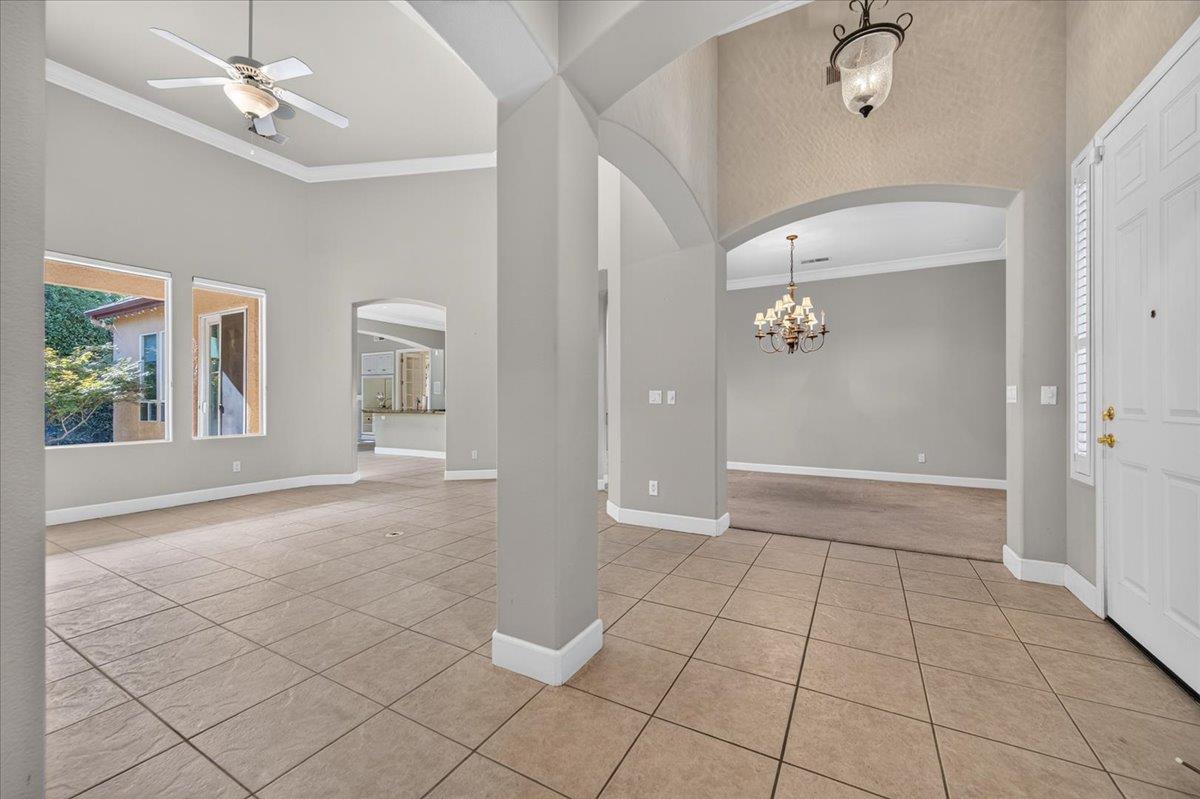 11 W Jordan Ave, Clovis, CA 93611