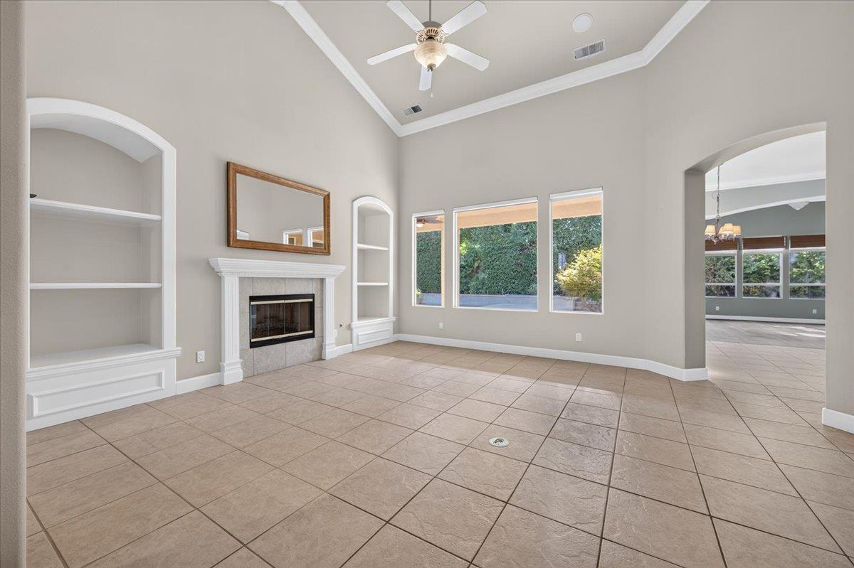 11 W Jordan Ave, Clovis, CA 93611