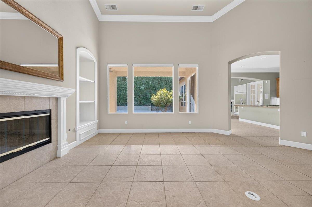 11 W Jordan Ave, Clovis, CA 93611