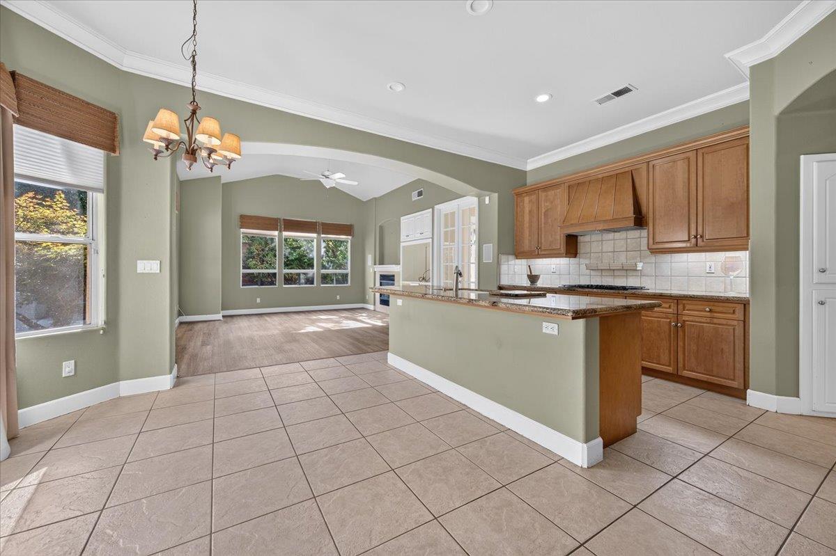 11 W Jordan Ave, Clovis, CA 93611