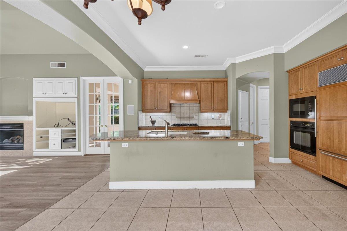 11 W Jordan Ave, Clovis, CA 93611