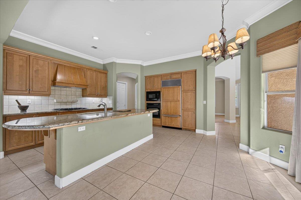11 W Jordan Ave, Clovis, CA 93611