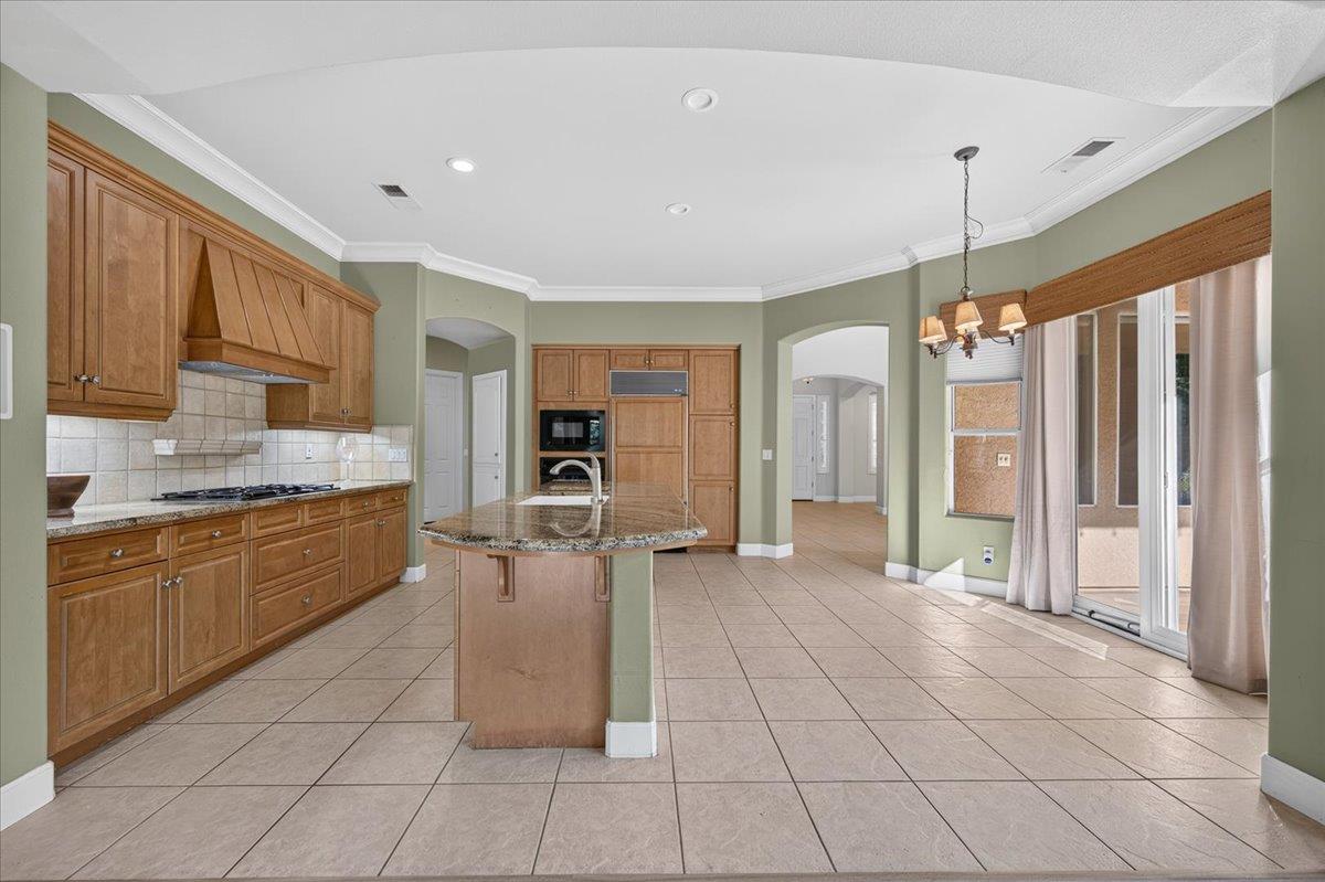 11 W Jordan Ave, Clovis, CA 93611