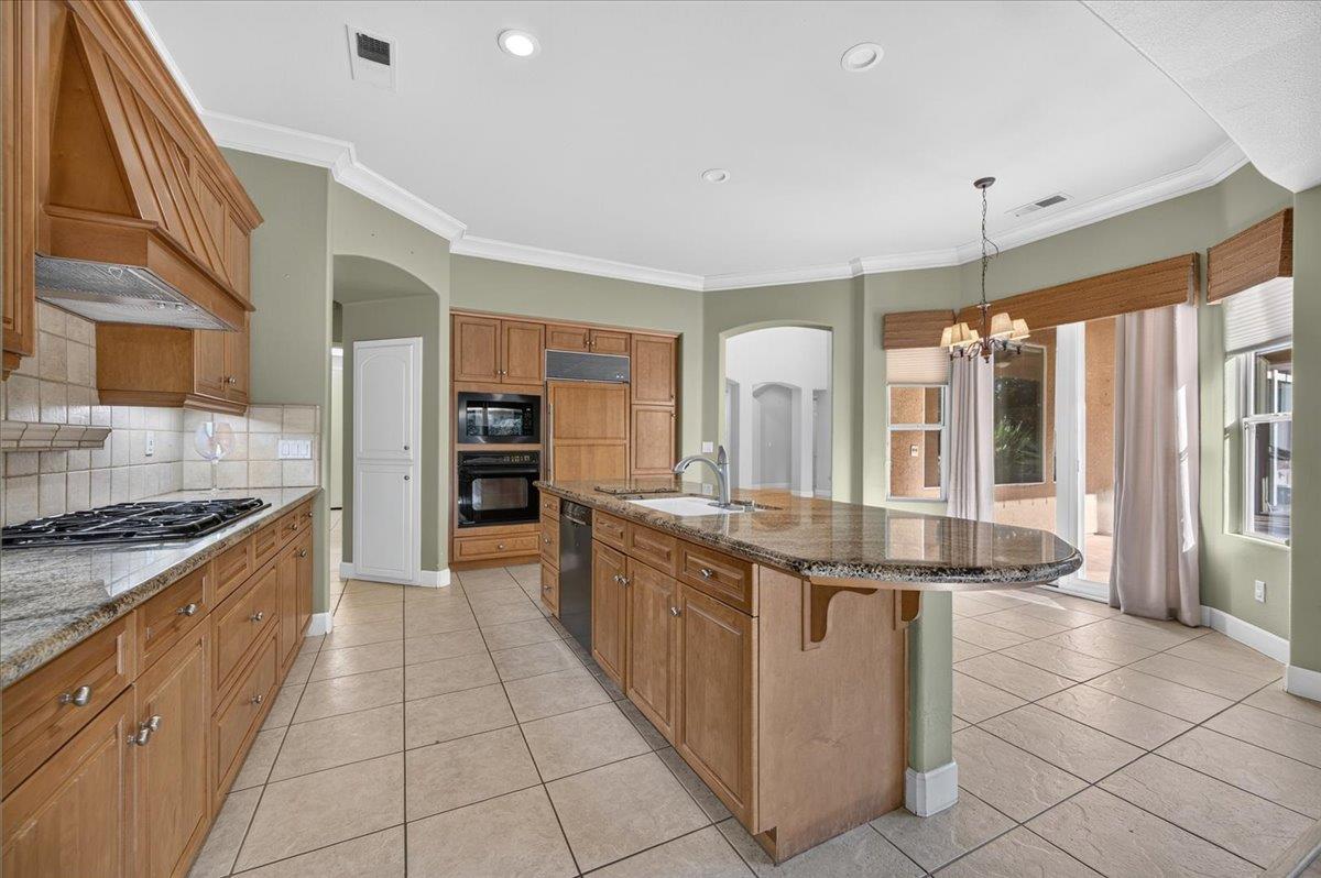 11 W Jordan Ave, Clovis, CA 93611