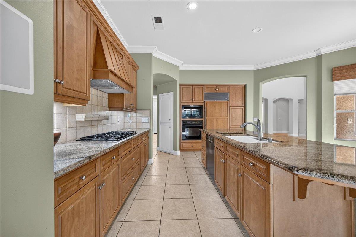 11 W Jordan Ave, Clovis, CA 93611