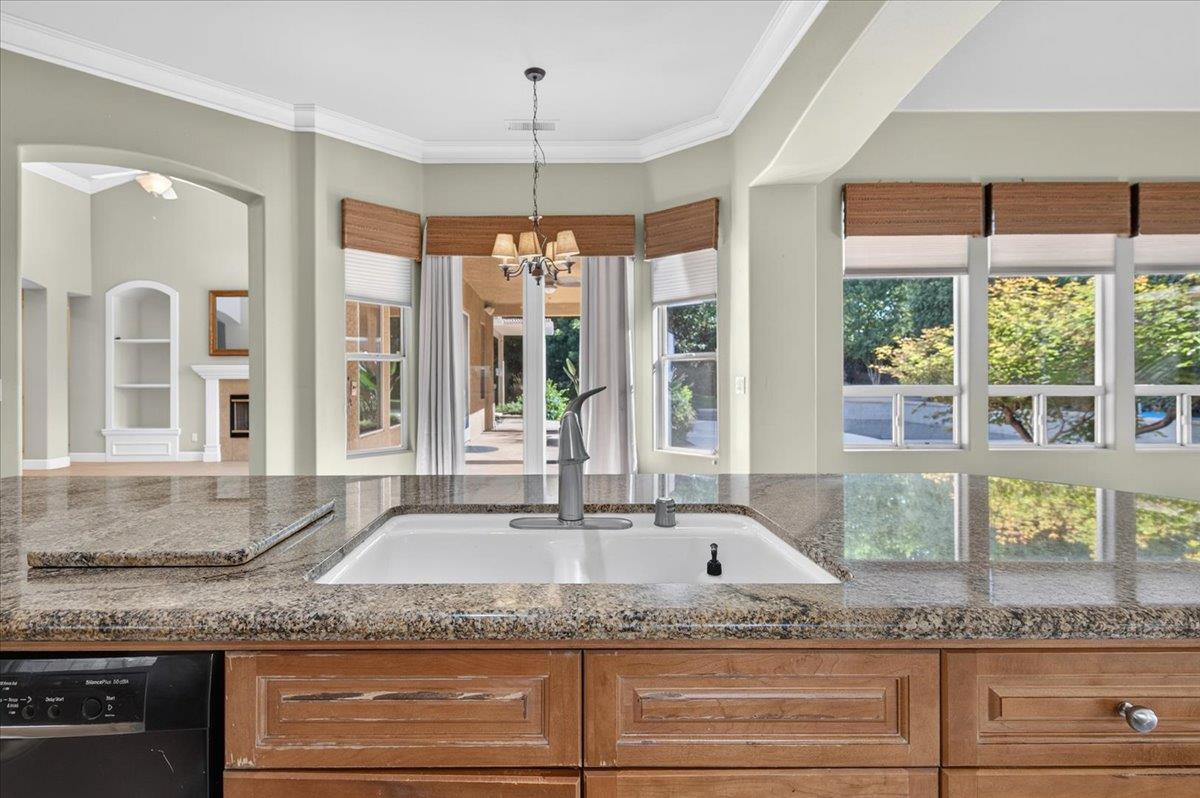 11 W Jordan Ave, Clovis, CA 93611