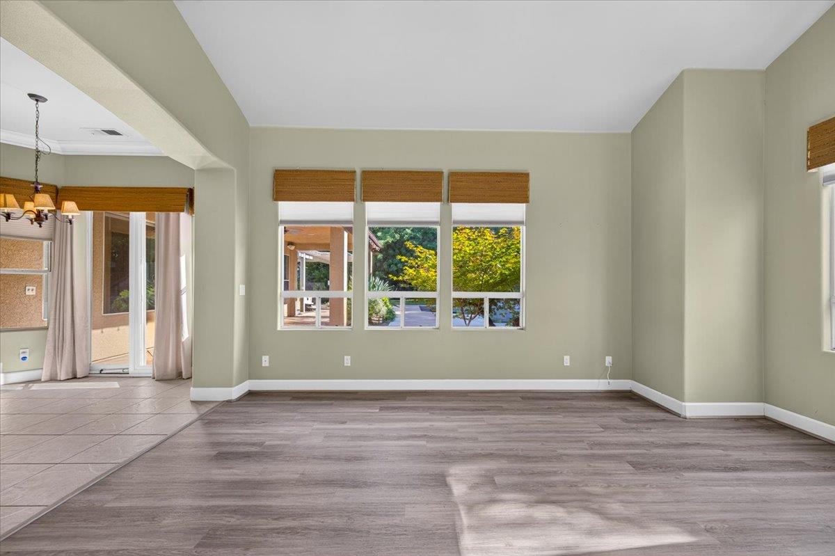 11 W Jordan Ave, Clovis, CA 93611