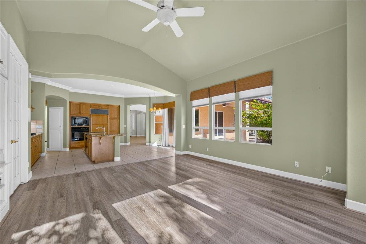 11 W Jordan Ave, Clovis, CA 93611