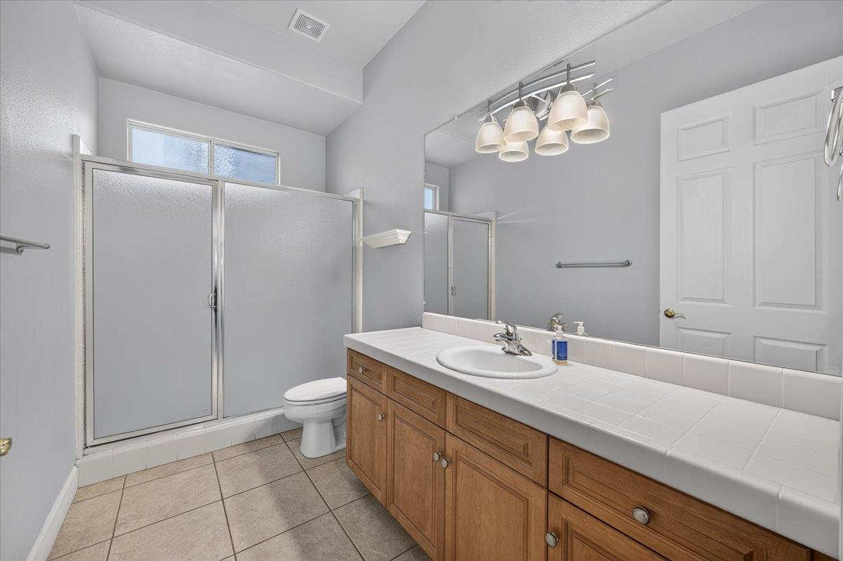 11 W Jordan Ave, Clovis, CA 93611
