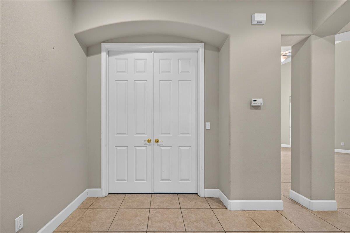 11 W Jordan Ave, Clovis, CA 93611