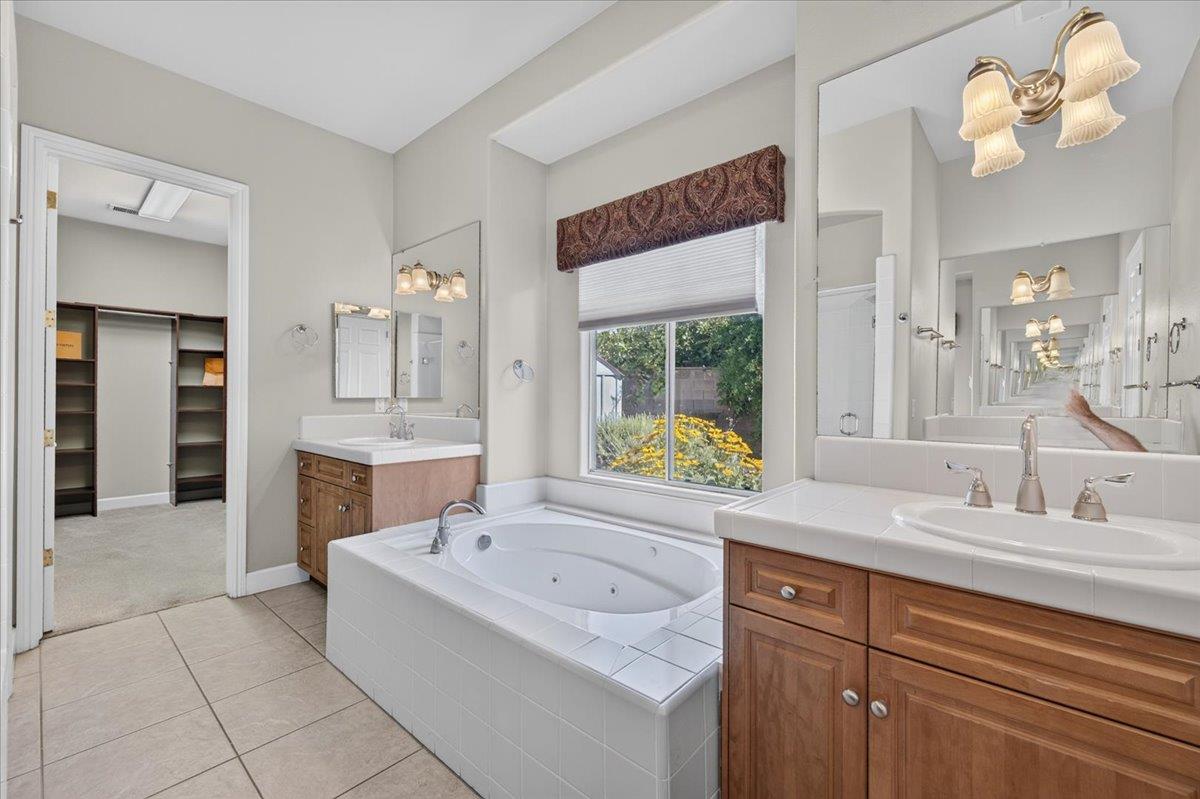 11 W Jordan Ave, Clovis, CA 93611