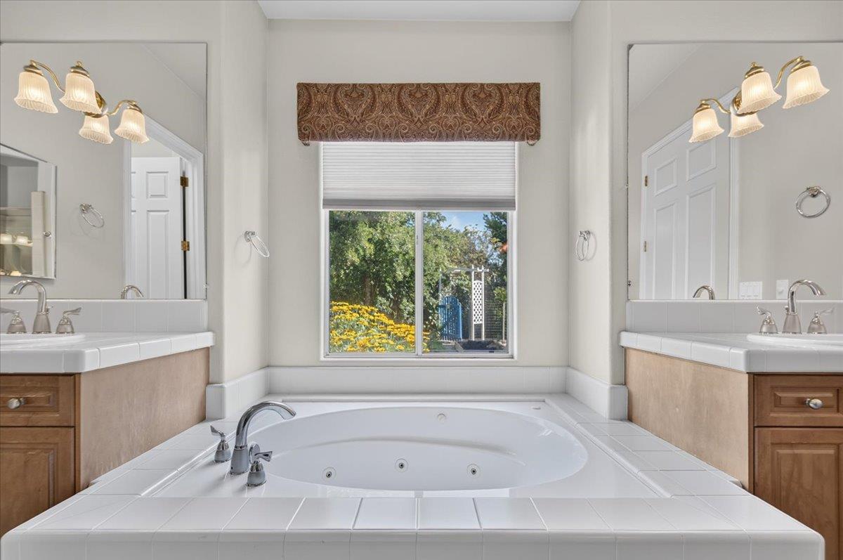 11 W Jordan Ave, Clovis, CA 93611