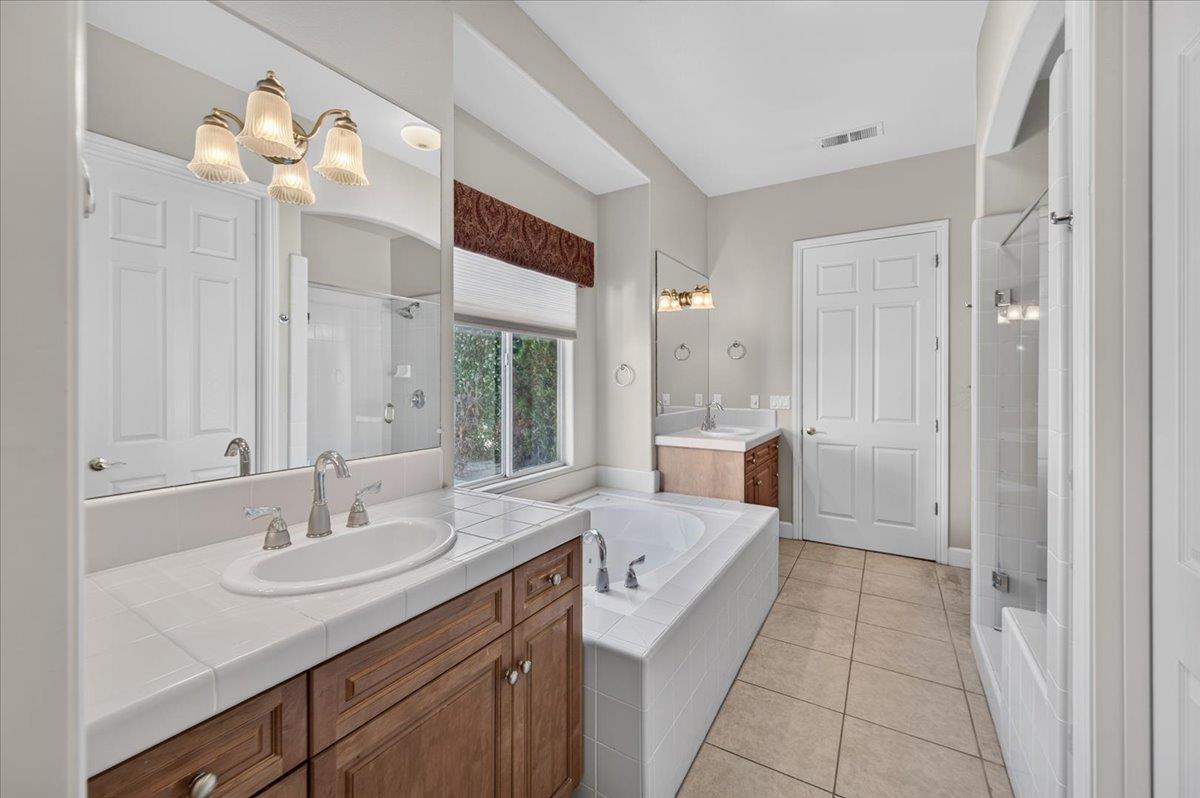 11 W Jordan Ave, Clovis, CA 93611