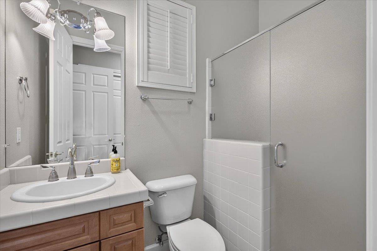 11 W Jordan Ave, Clovis, CA 93611