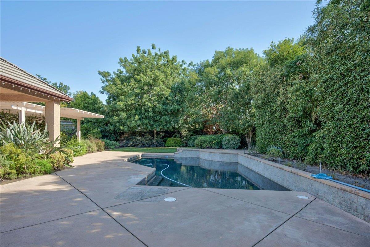 11 W Jordan Ave, Clovis, CA 93611