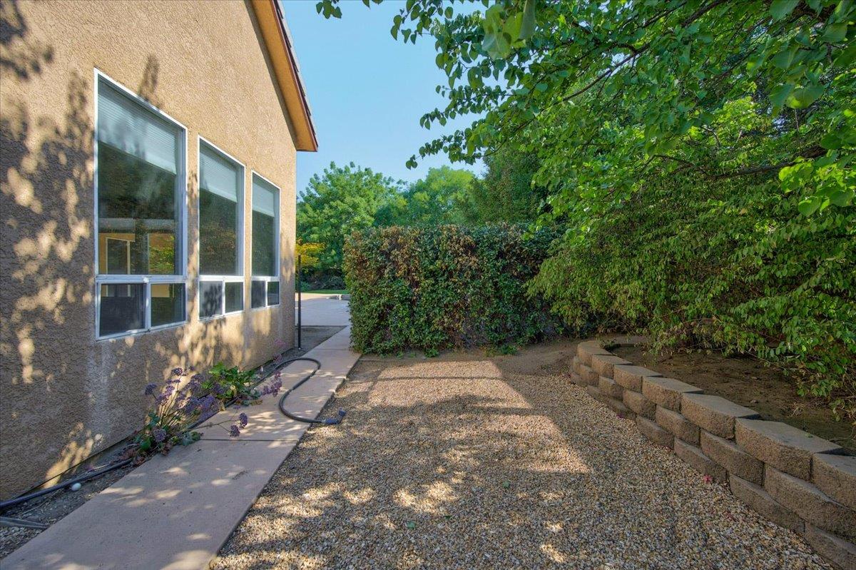 11 W Jordan Ave, Clovis, CA 93611