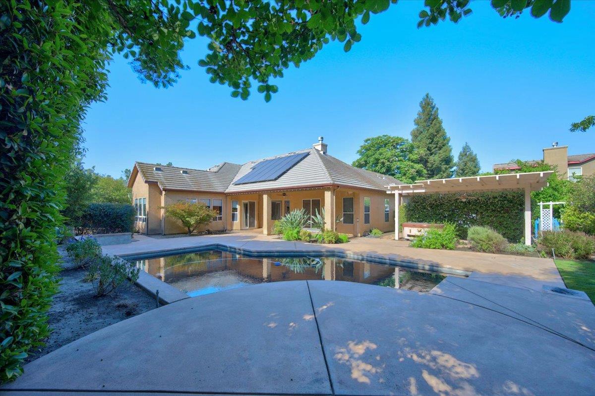 11 W Jordan Ave, Clovis, CA 93611