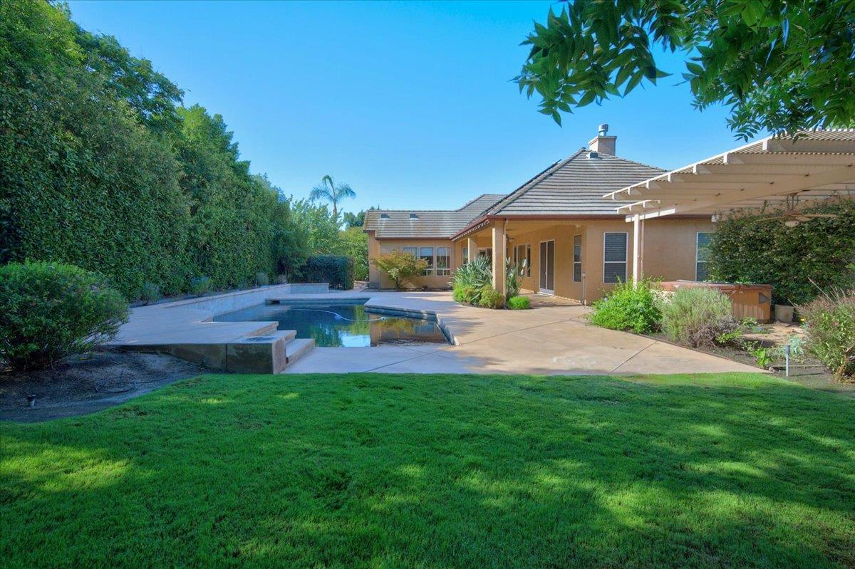 11 W Jordan Ave, Clovis, CA 93611