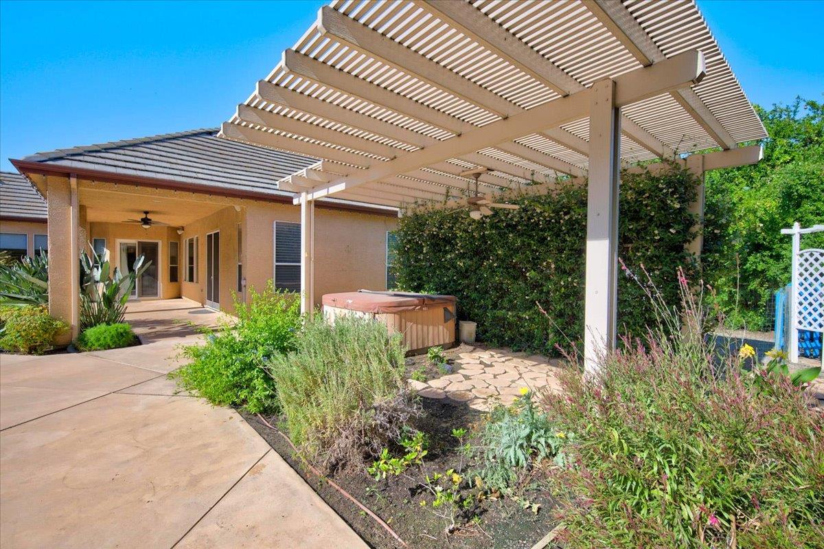 11 W Jordan Ave, Clovis, CA 93611