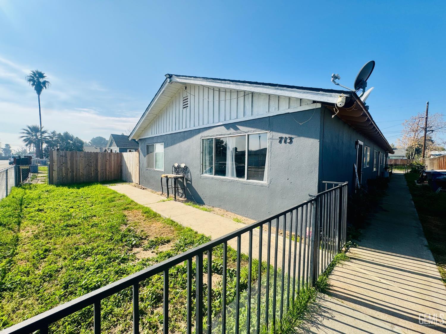 713 Iris St, Bakersfield, CA 93308