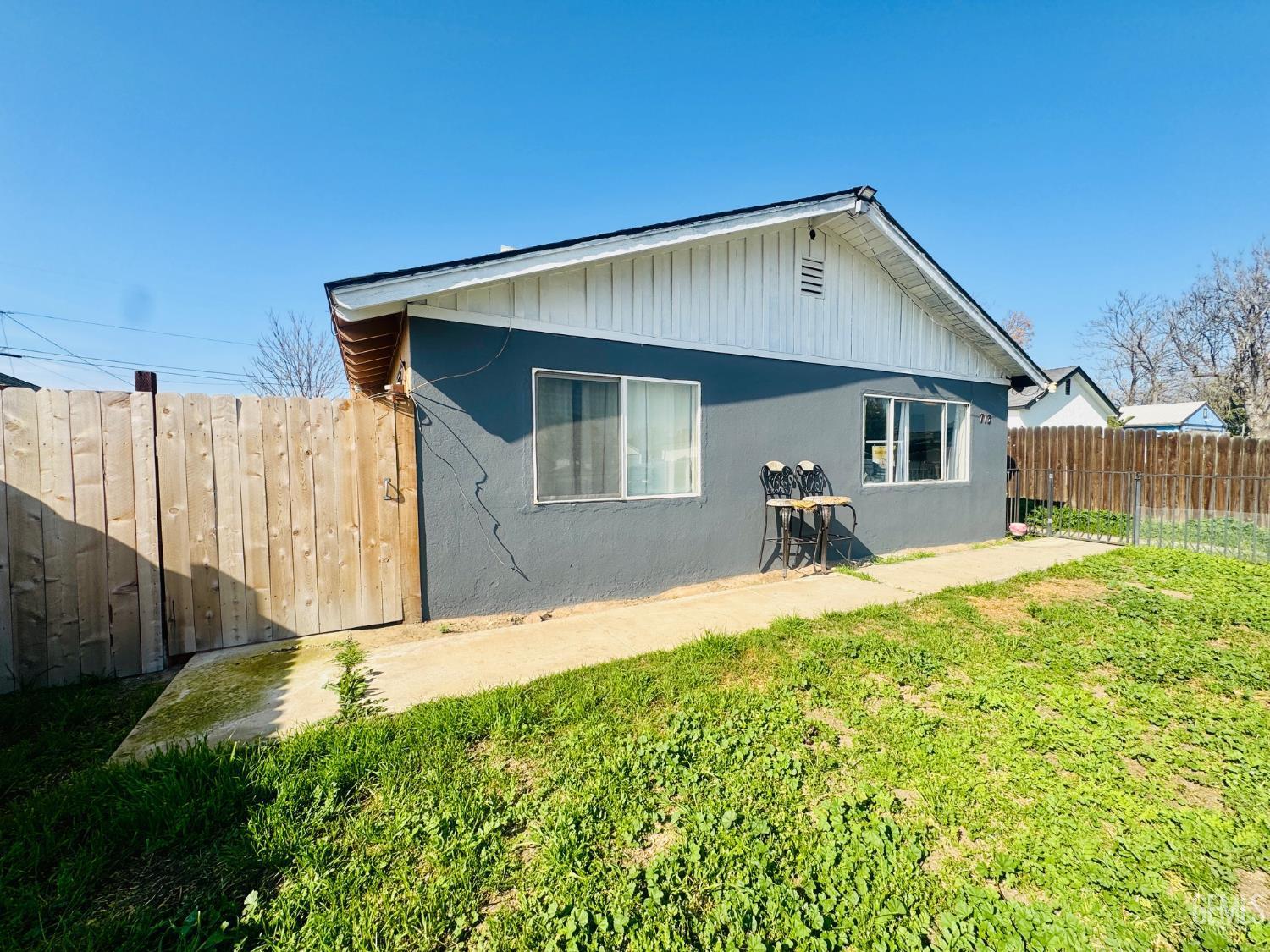 713 Iris St, Bakersfield, CA 93308
