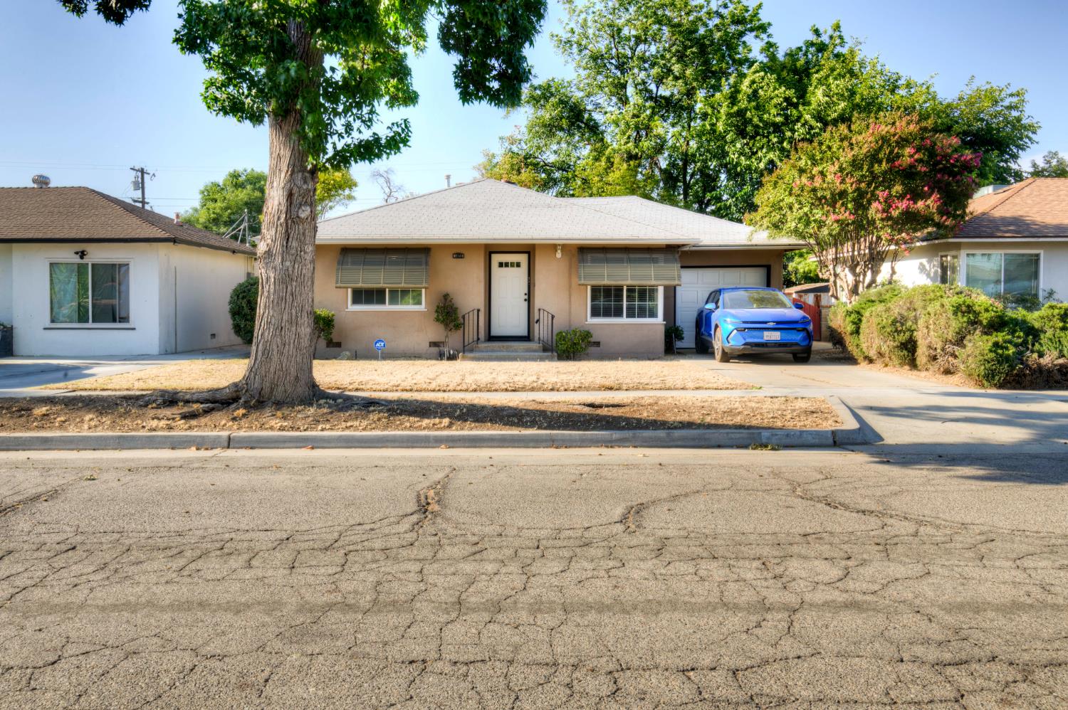1426 W Weldon Ave, Fresno, CA 93705