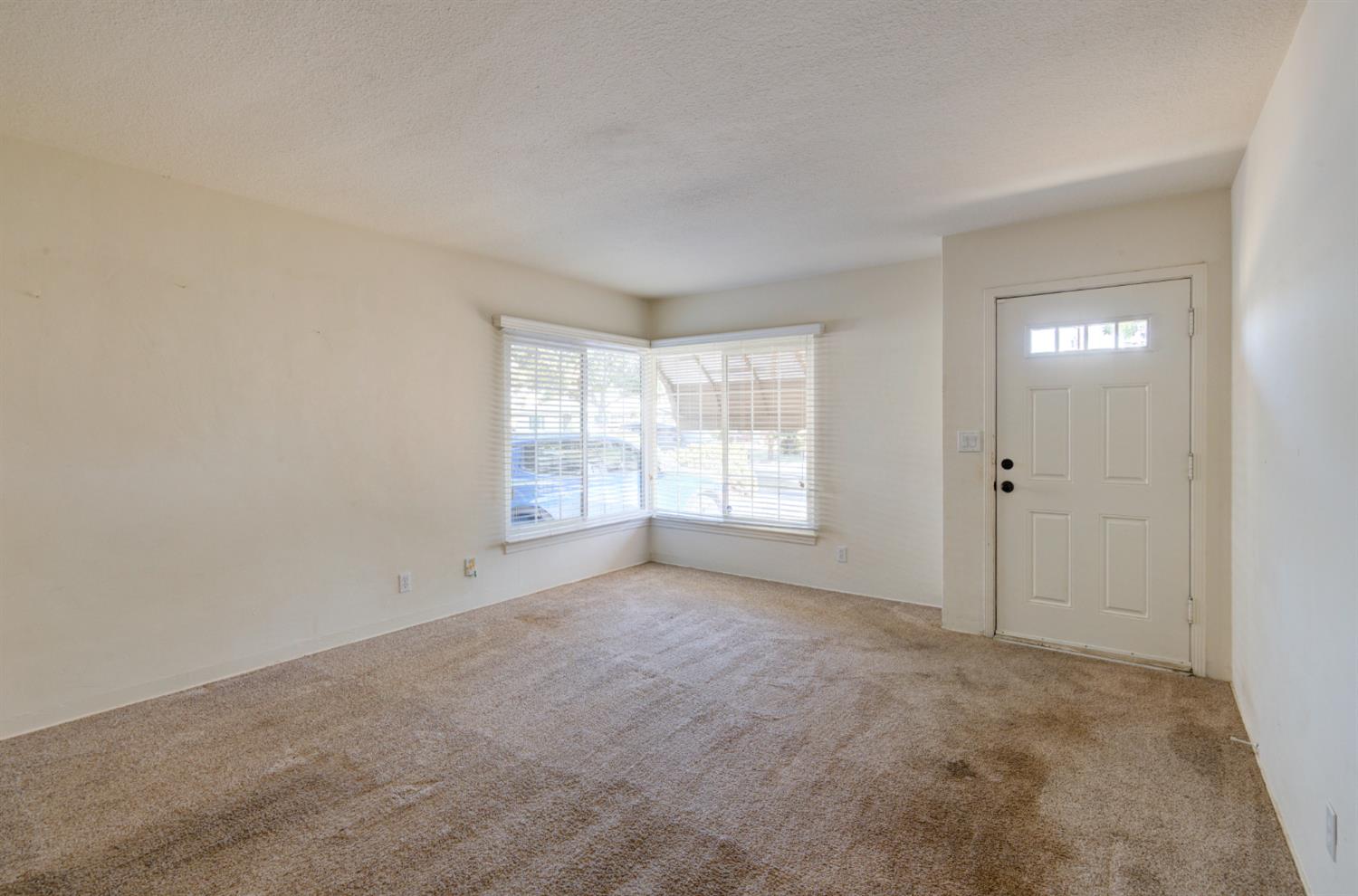 1426 W Weldon Ave, Fresno, CA 93705