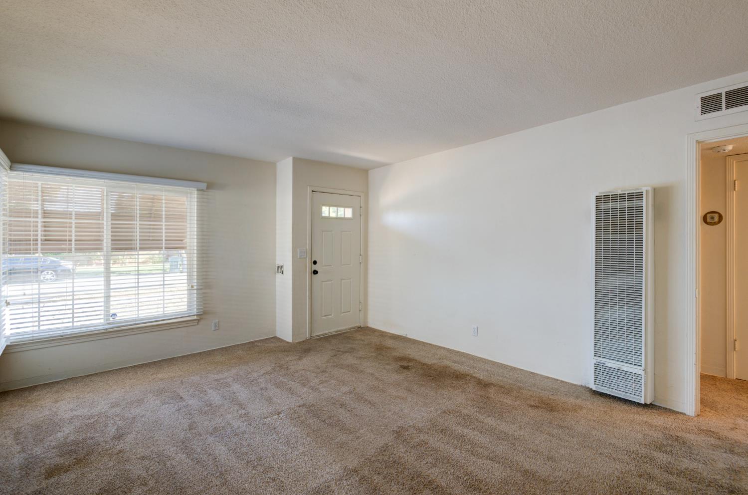 1426 W Weldon Ave, Fresno, CA 93705