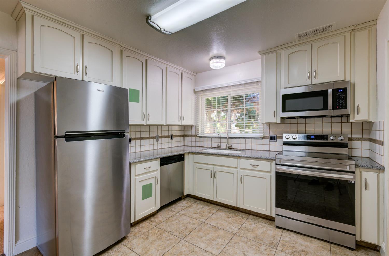 1426 W Weldon Ave, Fresno, CA 93705