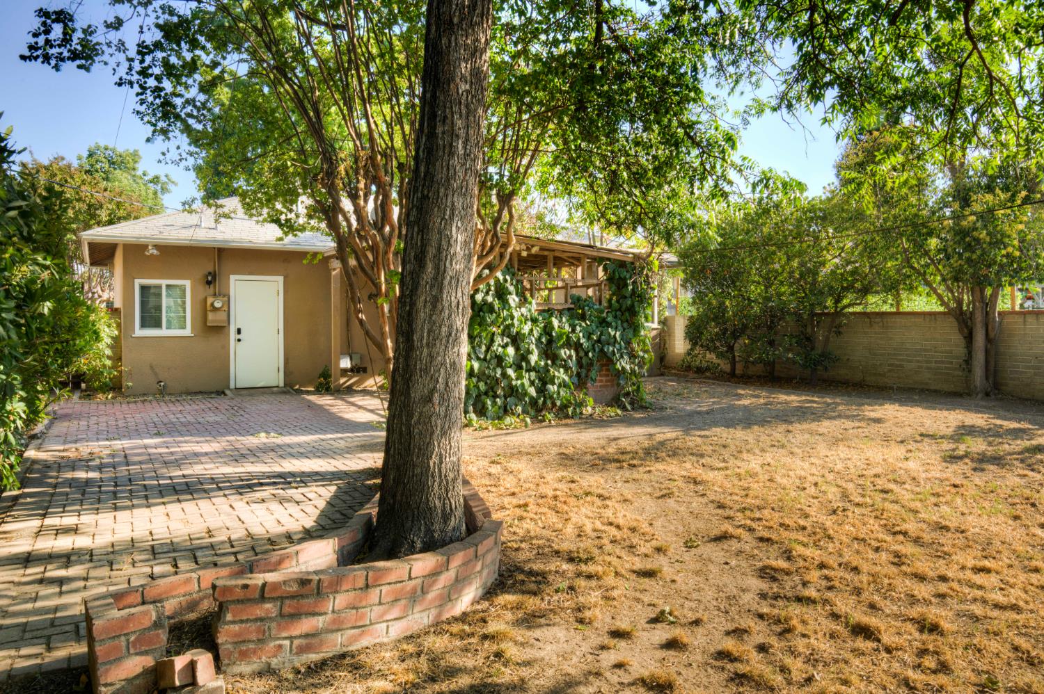 1426 W Weldon Ave, Fresno, CA 93705